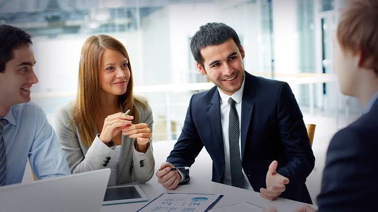 Advisers and a client reviewing benchmark data together in a meeting
